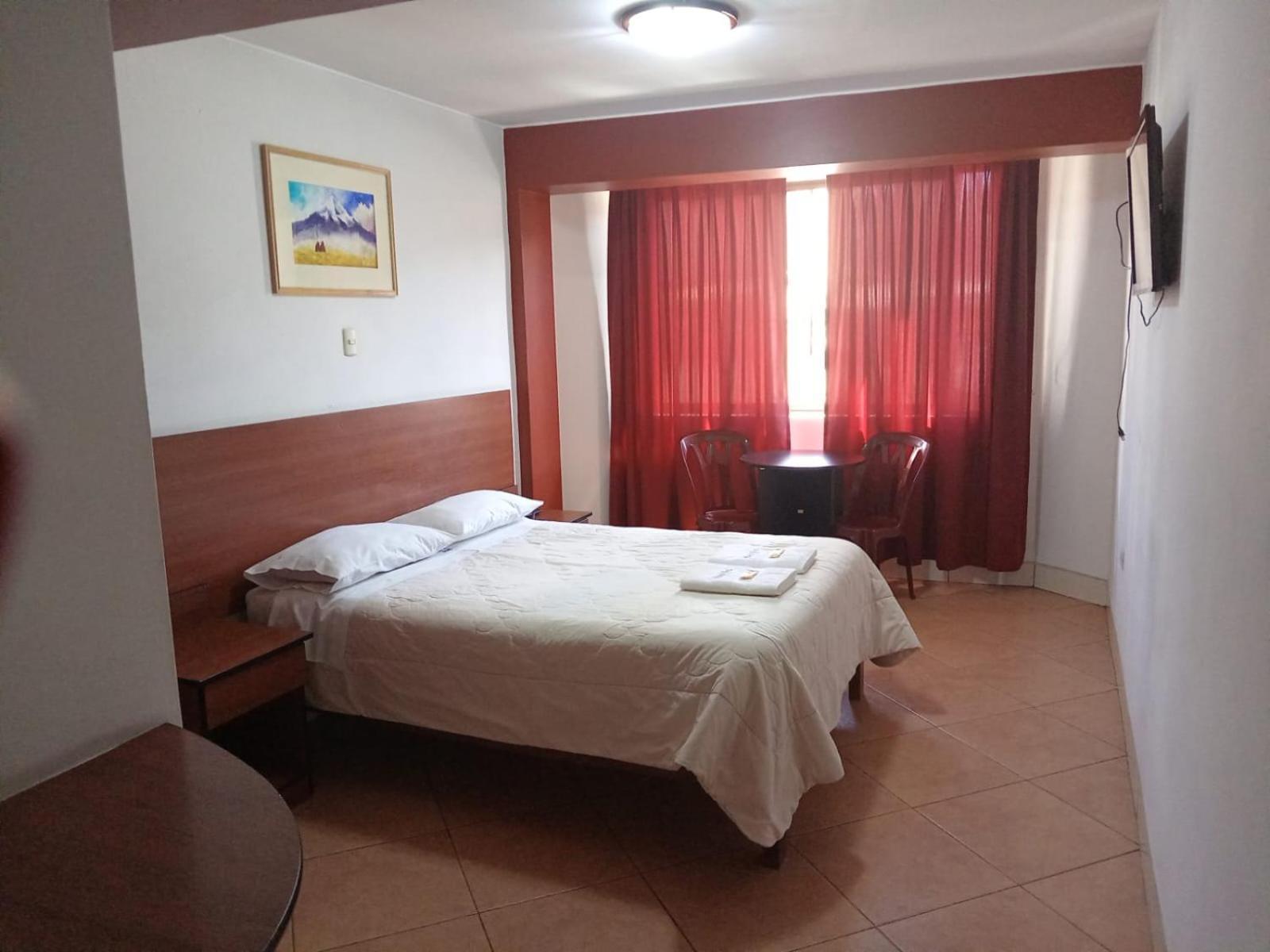 Hostal Bond Huaraz  Buitenkant foto