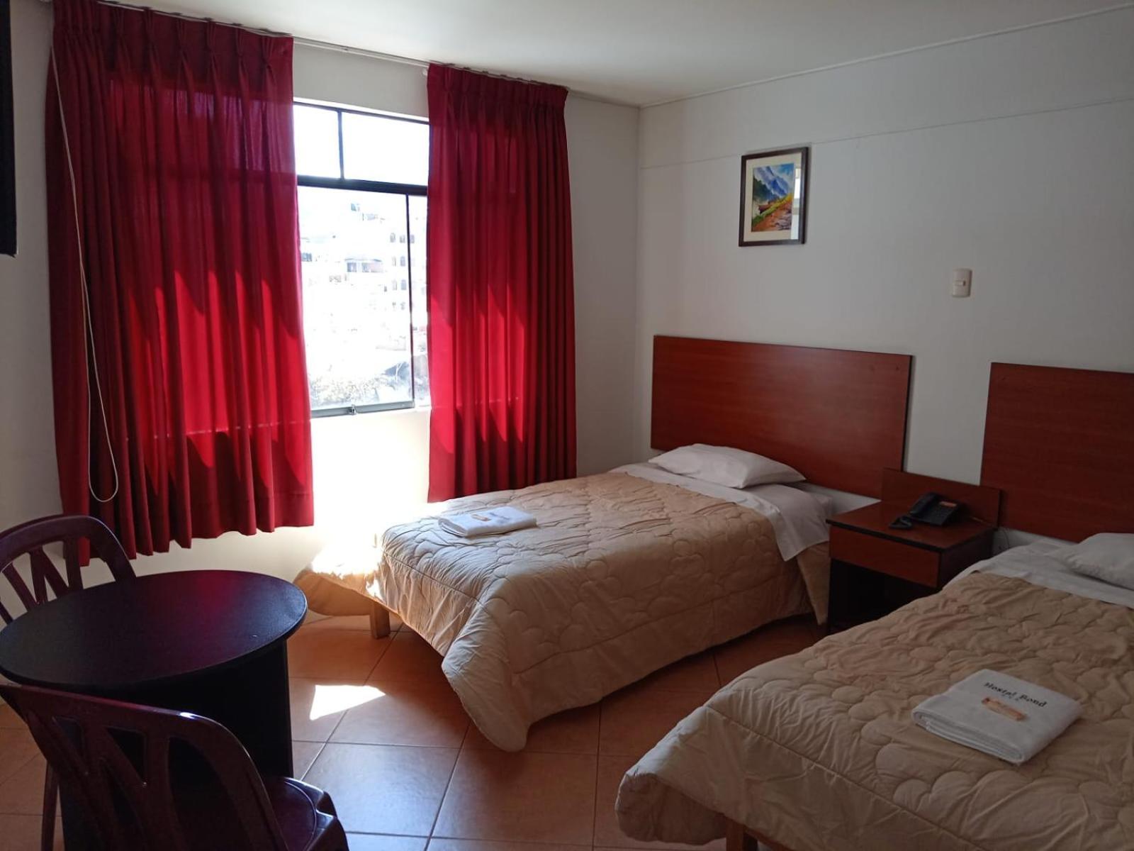 Hostal Bond Huaraz  Buitenkant foto